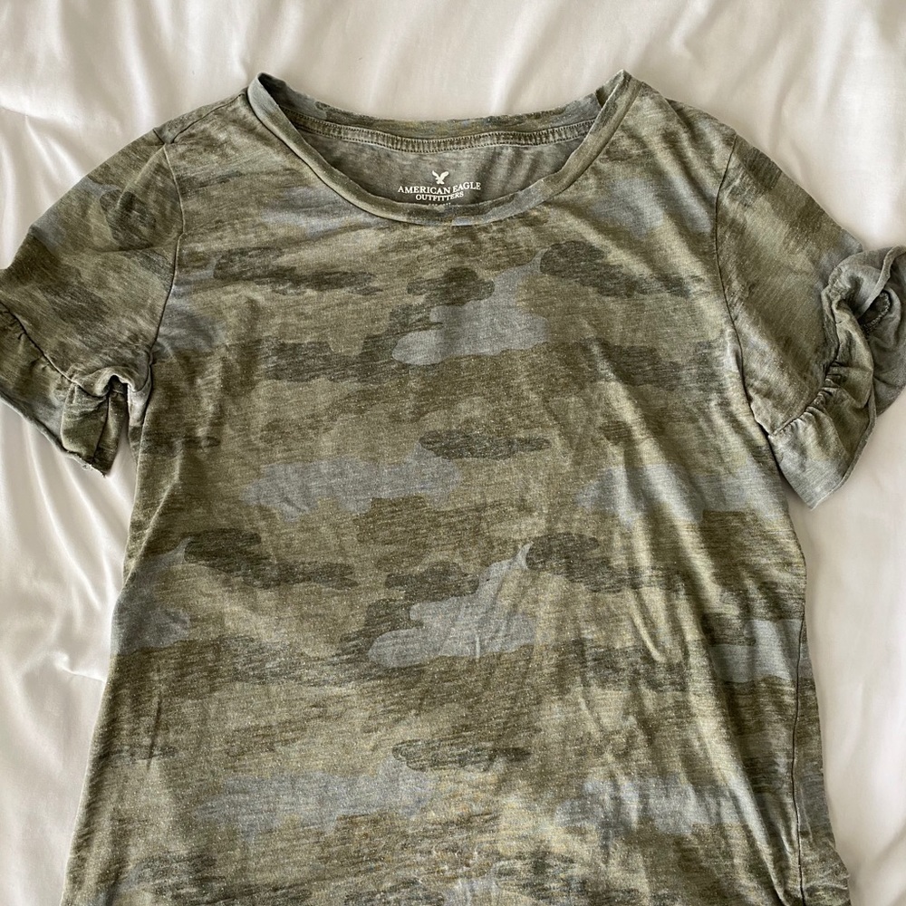 American Eagle camo short sleeve top